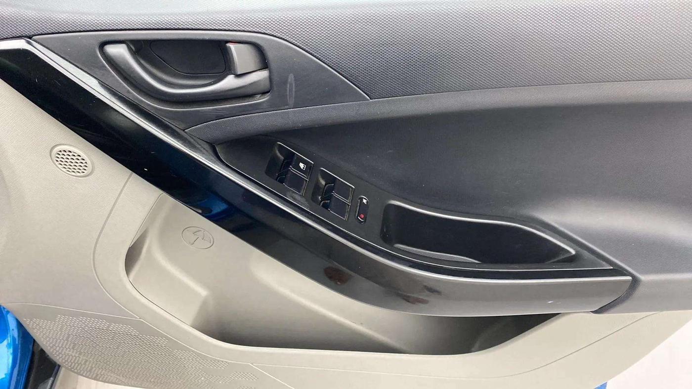 2019 Tata NEXON XT PLUS PETROL, Petrol, Manual, 33,613 km, Driver Side Door Panels Control