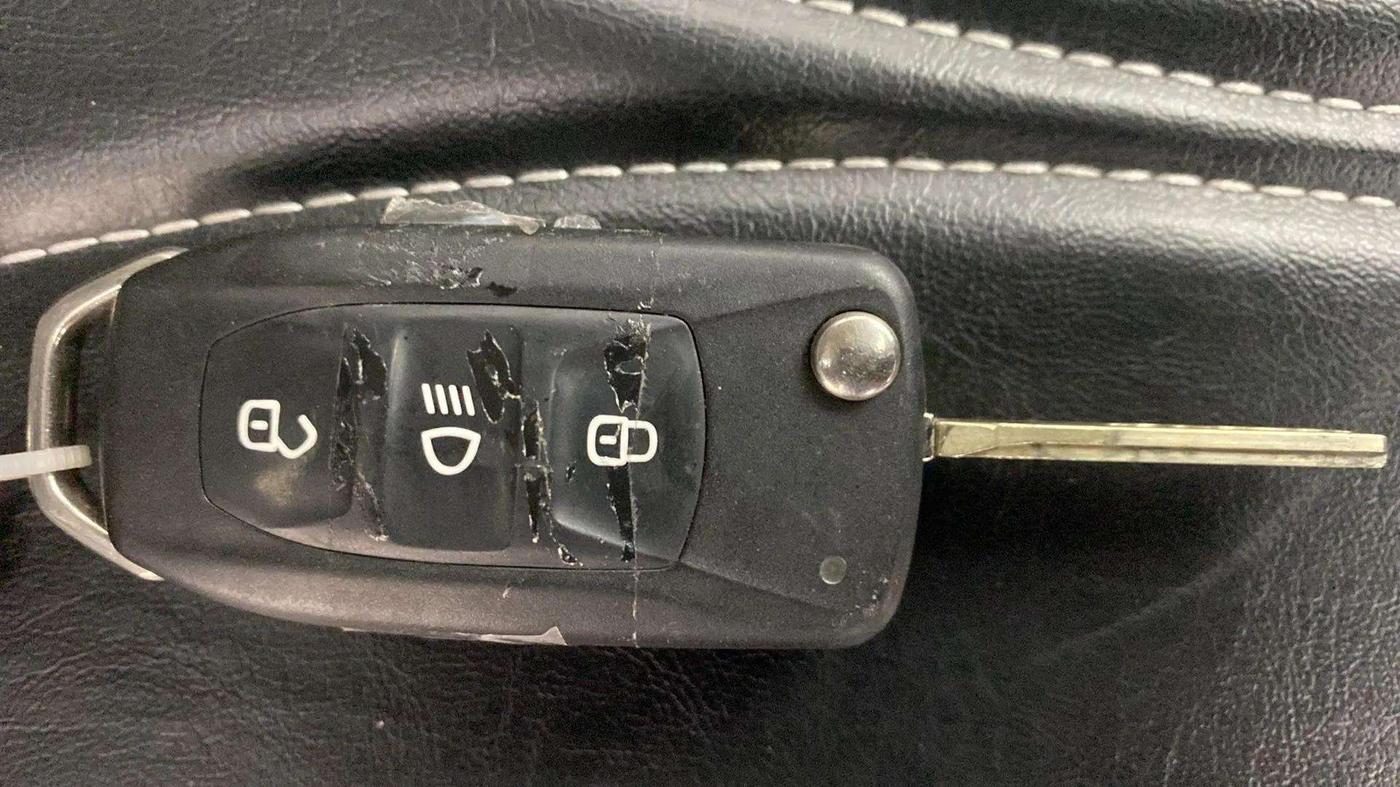 2019 Tata NEXON XT PLUS PETROL, Petrol, Manual, 33,613 km, Key Close Up