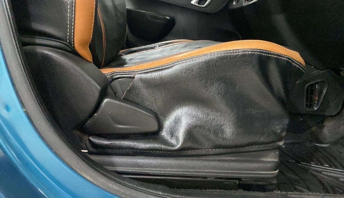 2019 Renault Kwid CLIMBER 1.0 AMT (O), Petrol, Automatic, 27,228 km, Driver Side Adjustment Panel