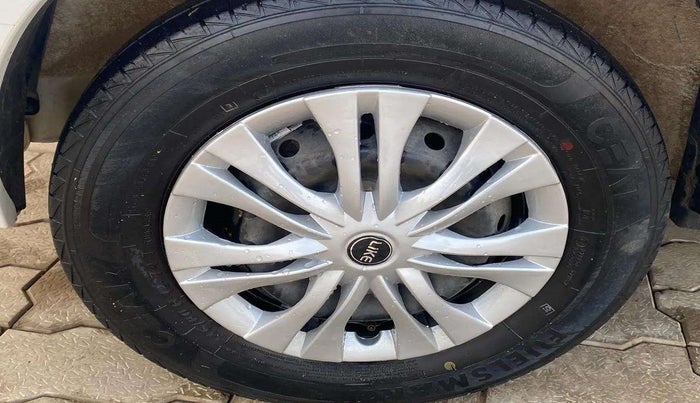 2020 Maruti Alto VXI, Petrol, Manual, 17,333 km, Left front tyre - Minor crack