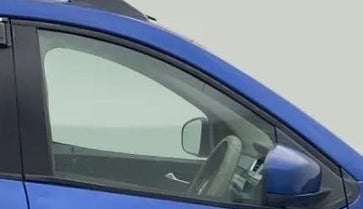 2019 Renault TRIBER RXZ, Petrol, Manual, 42,961 km, Driver-side door - Door visor damaged