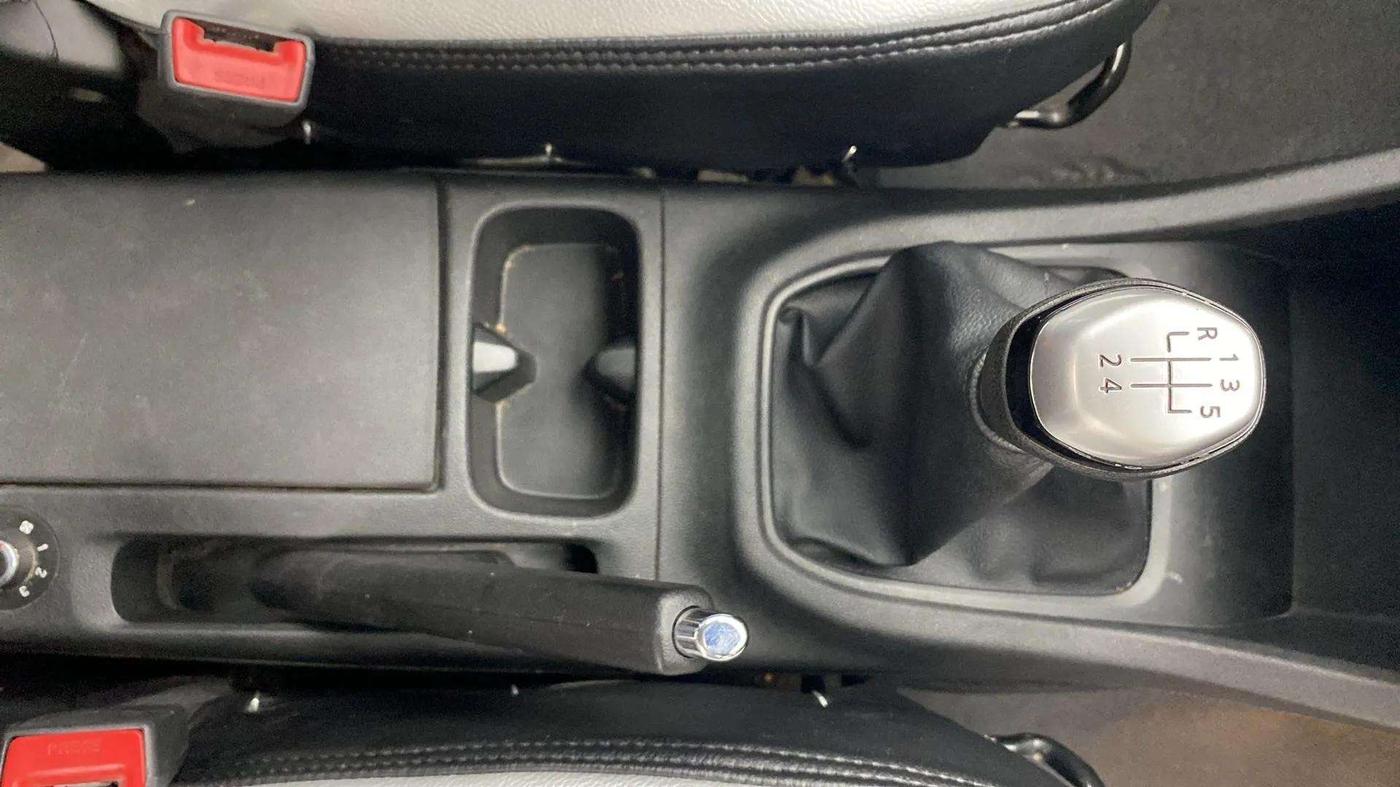 2019 Renault TRIBER RXZ, Petrol, Manual, 42,961 km, Gear Lever