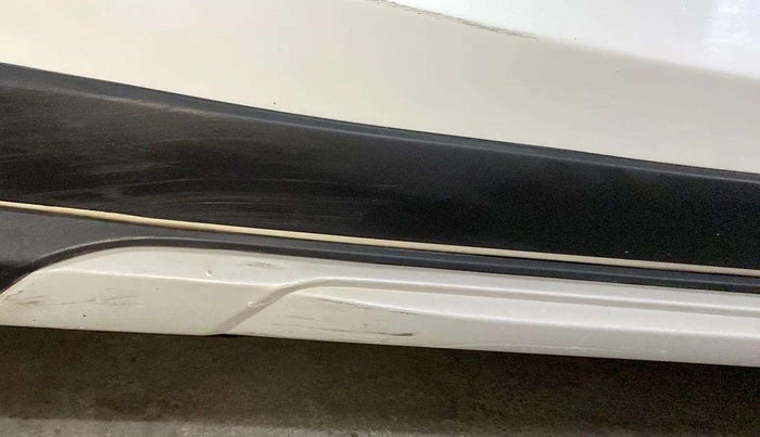 2021 Maruti XL6 ZETA MT, Petrol, Manual, 38,747 km, Right running board - Minor scratches