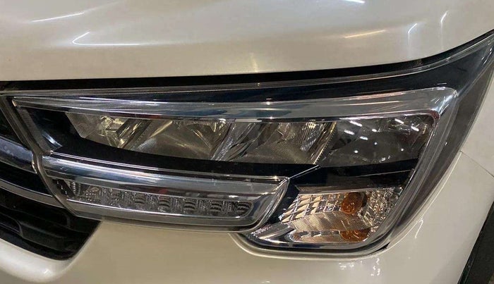 2021 Maruti XL6 ZETA MT, Petrol, Manual, 38,747 km, Left headlight - Clamp has minor damage