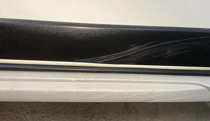 2021 Maruti XL6 ZETA MT, Petrol, Manual, 38,747 km, Left running board - Minor scratches
