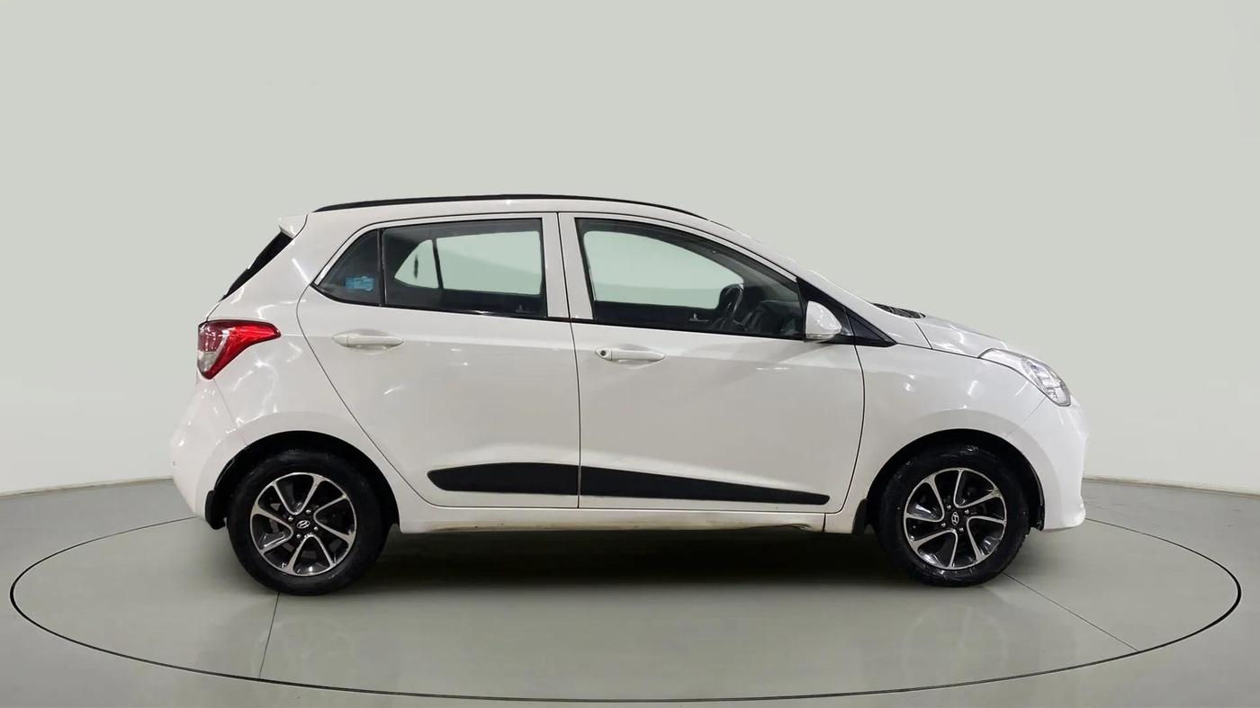 2017 Hyundai Grand i10 SPORTZ (O) AT 1.2 KAPPA VTVT, Petrol, Automatic, 75,628 km, Right Side View