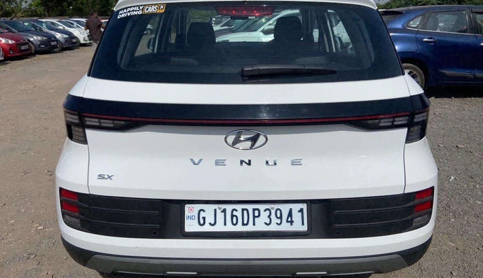 2024 Hyundai VENUE SX 1.5 CRDI, Diesel, Manual, 6,472 km, Dicky (Boot door) - Slightly dented