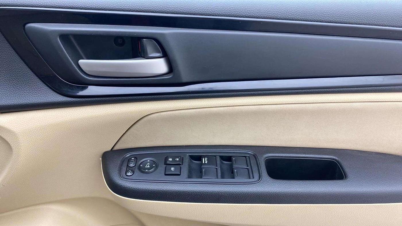 2019 Honda Amaze 1.2L I-VTEC S, Petrol, Manual, 76,883 km, Driver Side Door Panels Control