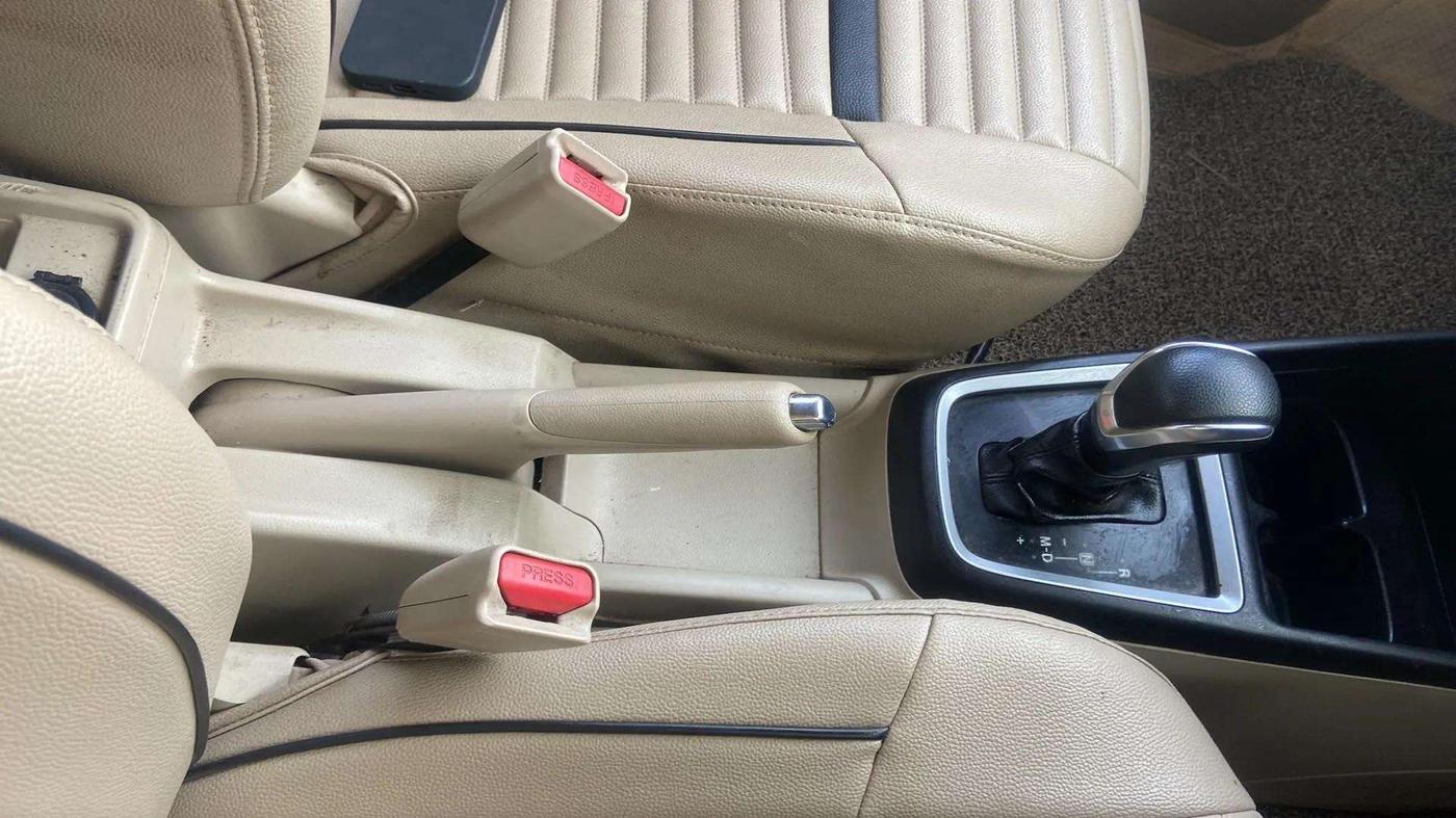 2018 Maruti Dzire VDI AMT, Diesel, Automatic, 87,299 km, Gear Lever