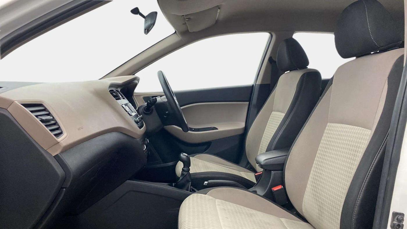 2018 Hyundai Elite i20 MAGNA EXECUTIVE 1.2, Petrol, Manual, 99,758 km, Right Side Front Door Cabin