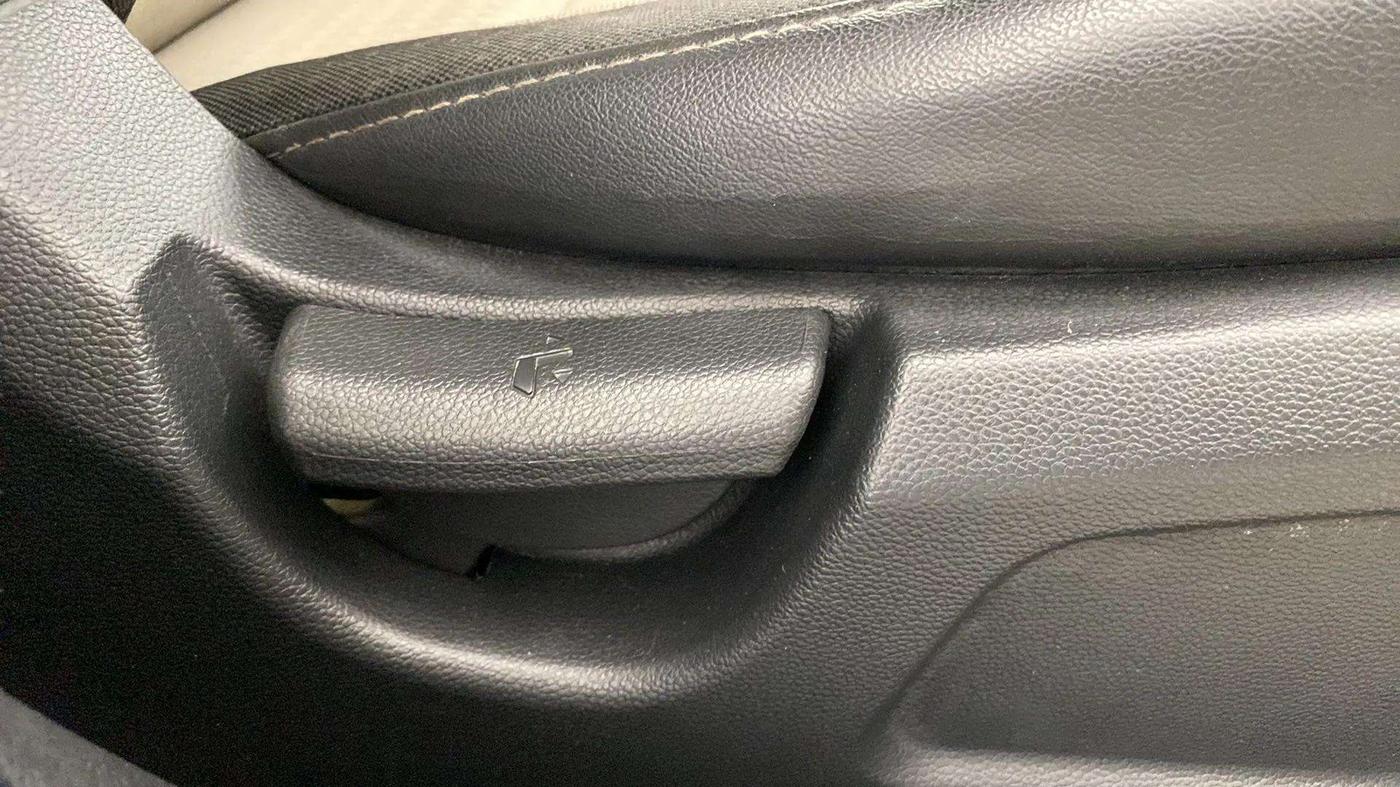 2018 Hyundai Elite i20 MAGNA EXECUTIVE 1.2, Petrol, Manual, 99,758 km, Driver Side Adjustment Panel