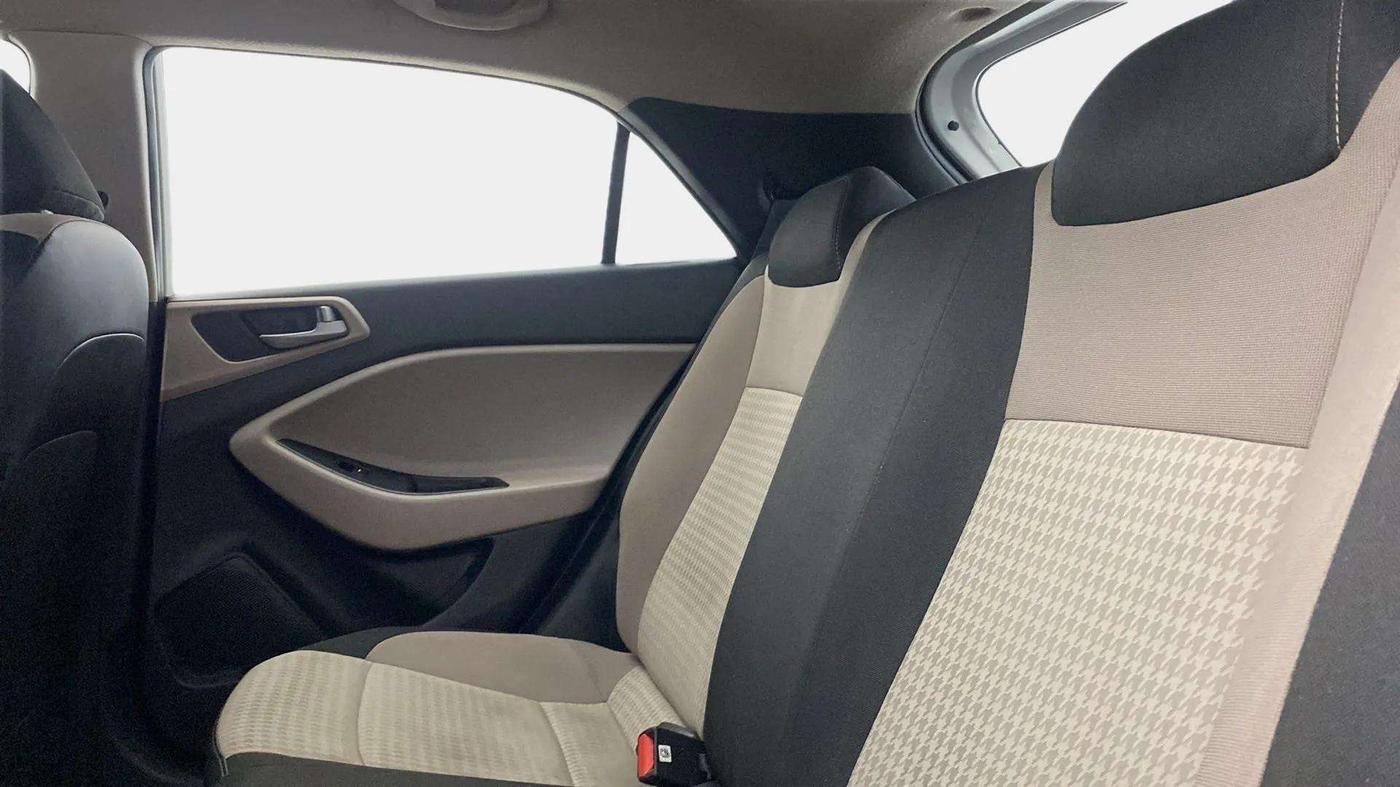 2018 Hyundai Elite i20 MAGNA EXECUTIVE 1.2, Petrol, Manual, 99,758 km, Right Side Rear Door Cabin