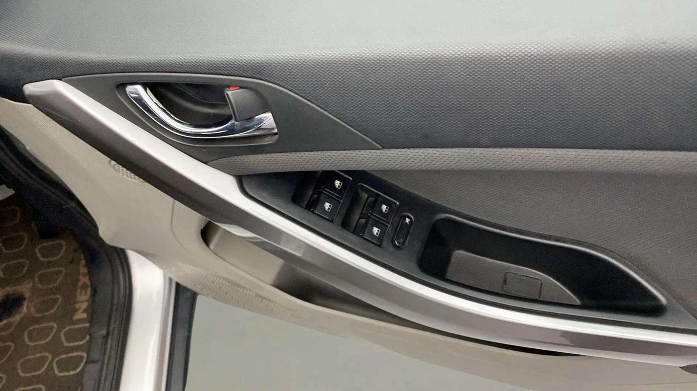 2018 Tata NEXON XZ PLUS PETROL, Petrol, Manual, 79,748 km, Driver Side Door Panels Control