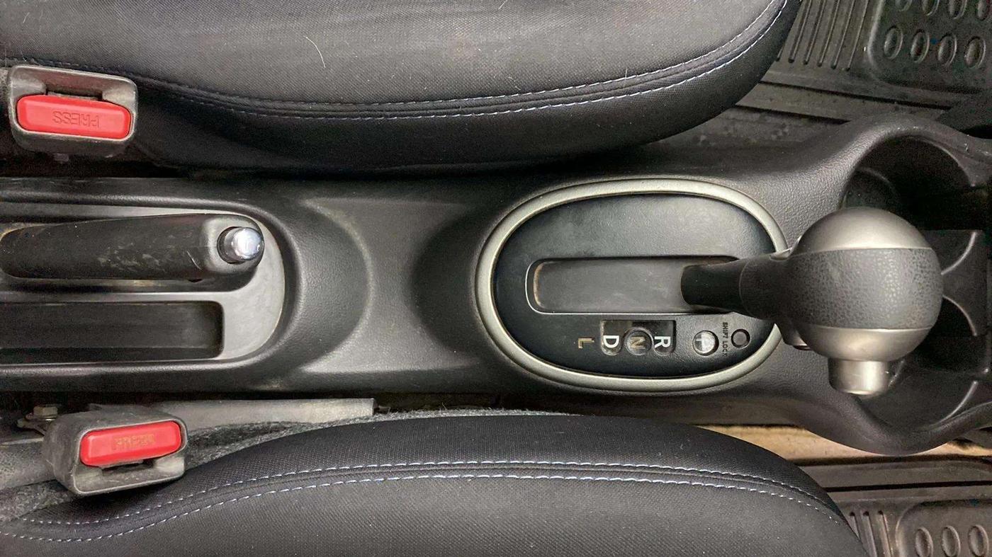 2018 Nissan Micra XV CVT, Petrol, Automatic, 83,059 km, Gear Lever