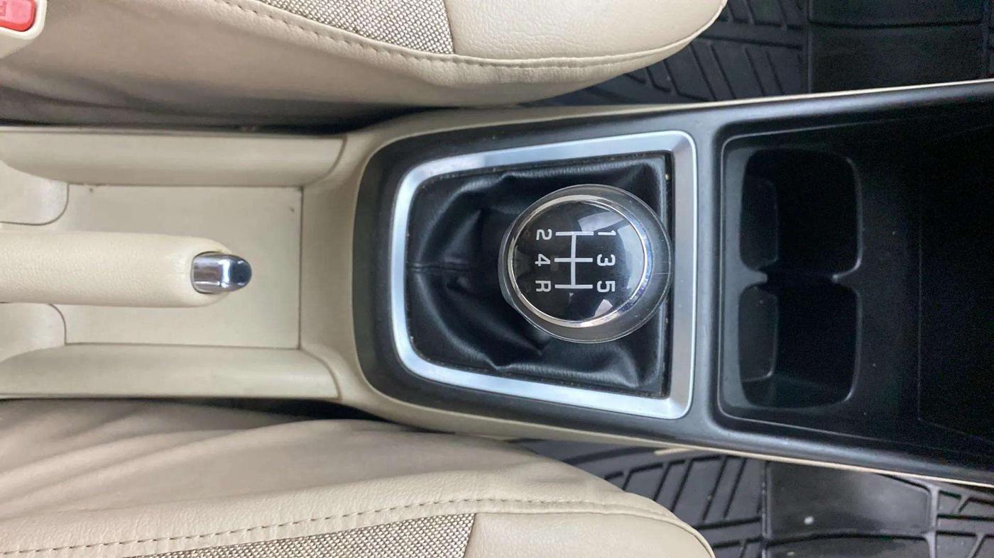 2017 Maruti Dzire VXI, Petrol, Manual, 81,246 km, Gear Lever