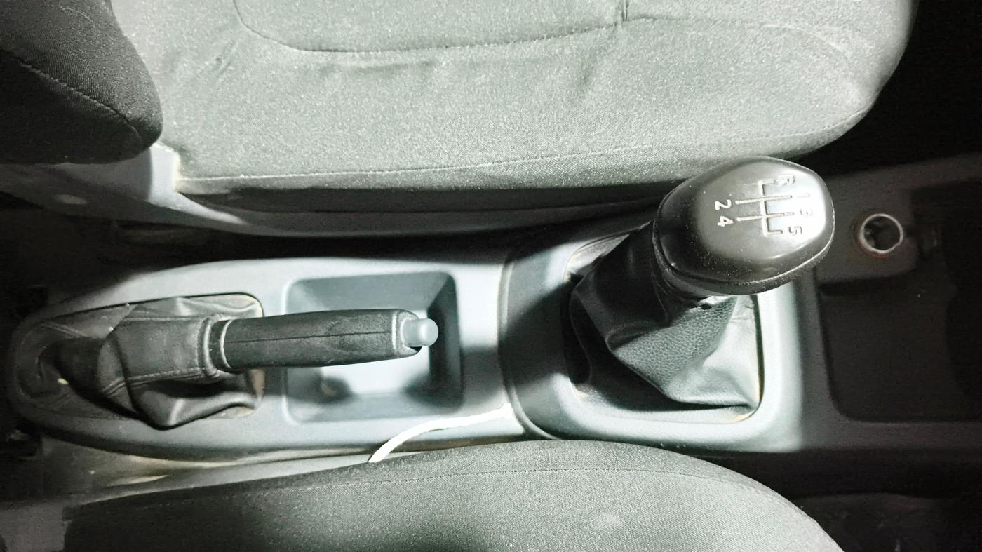 2016 Renault Kwid RXT 0.8, Petrol, Manual, 80,568 km, Gear Lever