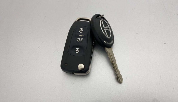2016 Tata Tiago XM PETROL, Petrol, Manual, 25,519 km, Key Close Up