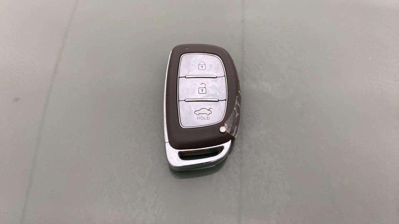 2023 Hyundai EXTER SX(O) CONNECT 1.2 AMT, Petrol, Automatic, 8,683 km, Key Close Up