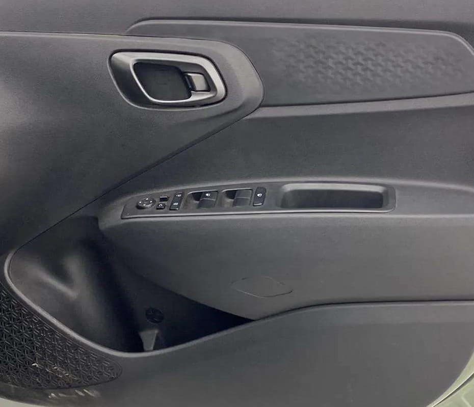 2023 Hyundai EXTER SX(O) CONNECT 1.2 AMT, Petrol, Automatic, 8,683 km, Driver Side Door Panels Control