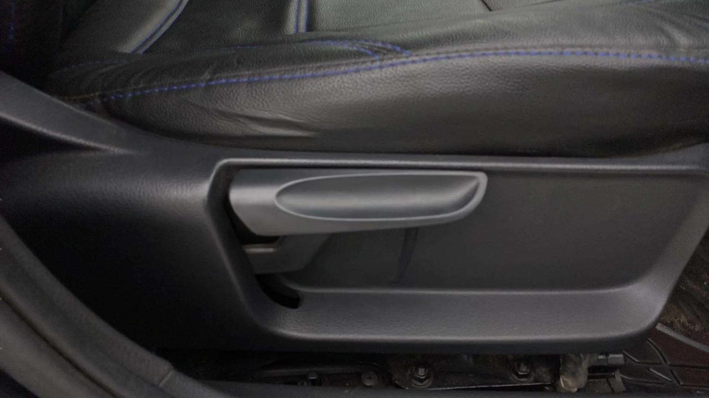 2018 Volkswagen Polo COMFORTLINE 1.0L MPI, Petrol, Manual, 23,555 km, Driver Side Adjustment Panel