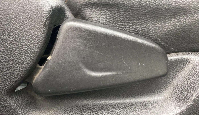 2018 Renault Kwid RXT 1.0 AMT, Petrol, Automatic, 18,295 km, Driver Side Adjustment Panel