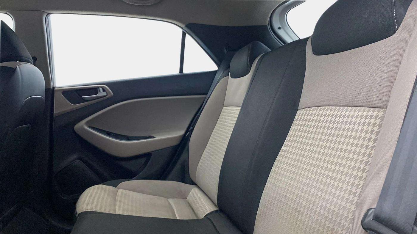 2018 Hyundai Elite i20 MAGNA EXECUTIVE 1.2, Petrol, Manual, 98,686 km, Right Side Rear Door Cabin