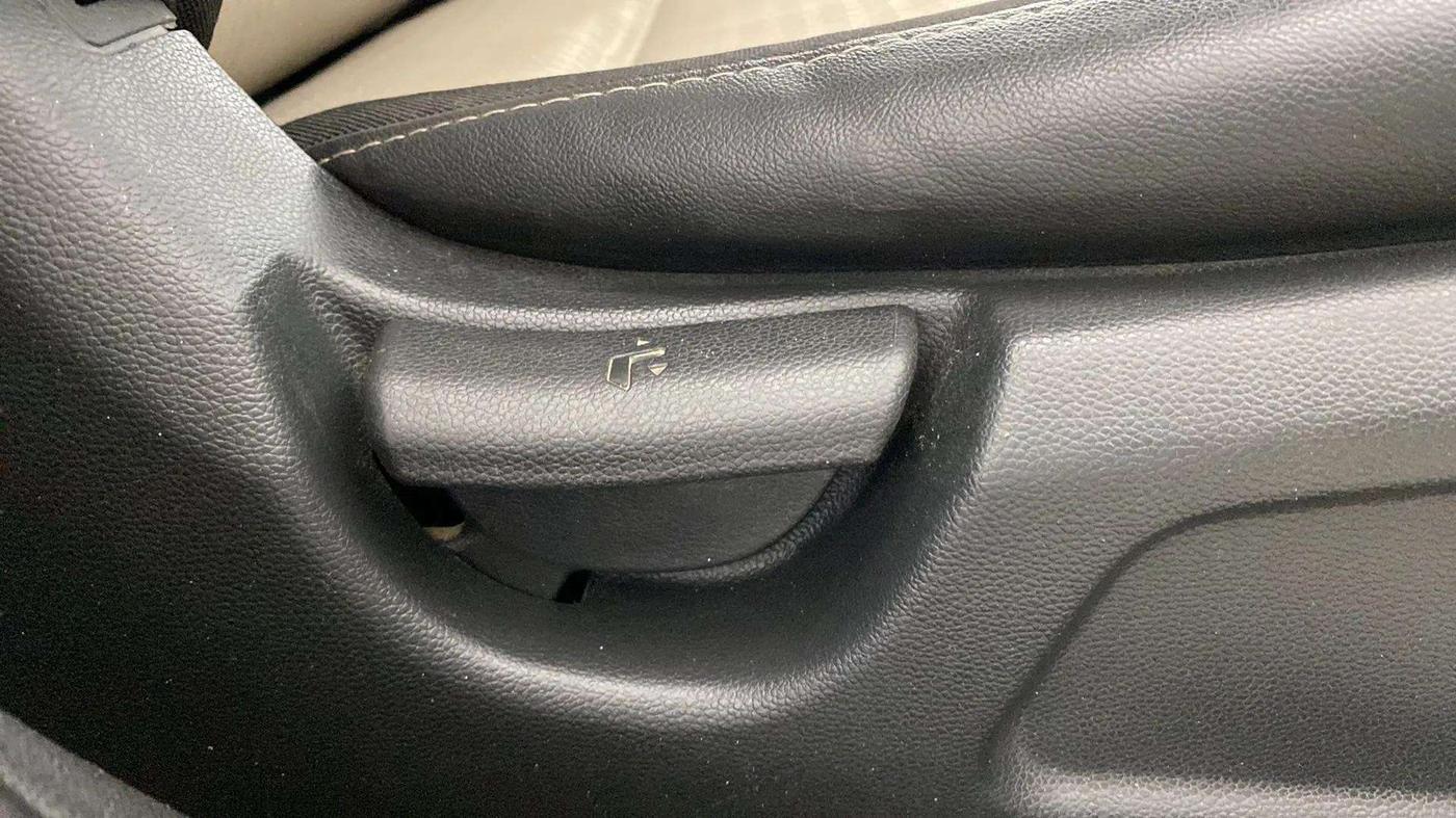 2018 Hyundai Elite i20 MAGNA EXECUTIVE 1.2, Petrol, Manual, 98,686 km, Driver Side Adjustment Panel