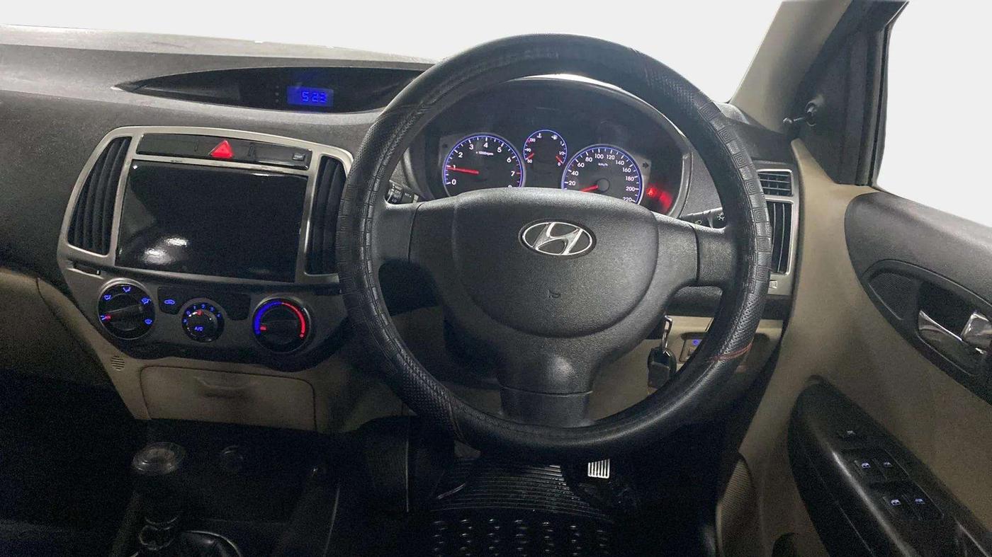 2013 Hyundai i20 MAGNA 1.2, Petrol, Manual, 23,733 km, Steering Wheel Close Up