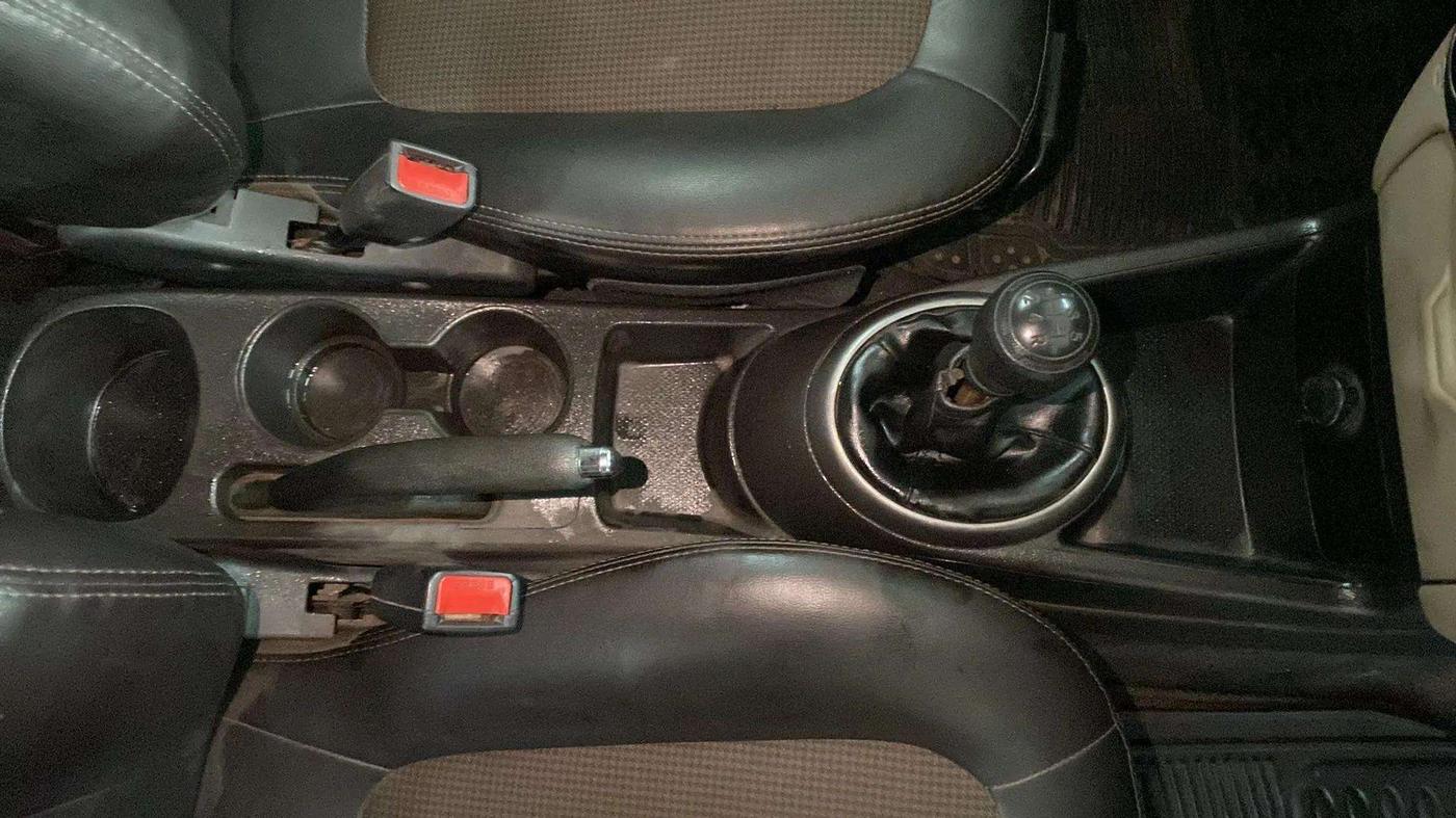2013 Hyundai i20 MAGNA 1.2, Petrol, Manual, 23,733 km, Gear Lever