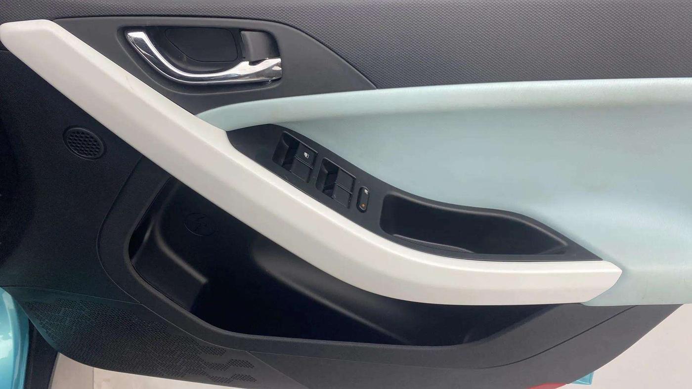 2024 Tata NEXON CREATIVE 1.2 PETROL, Petrol, Manual, 1,354 km, Driver Side Door Panels Control