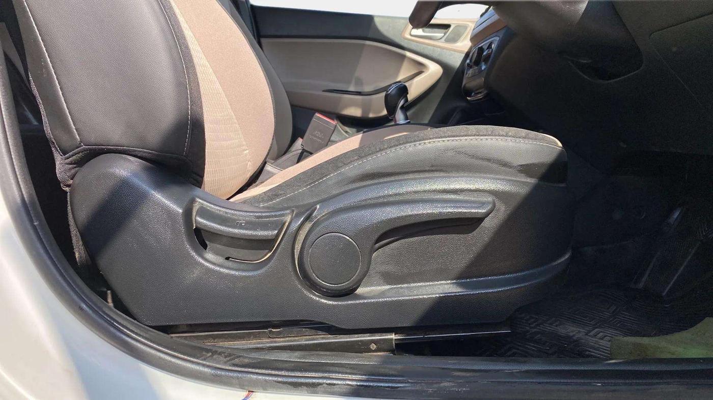 2019 Hyundai Elite i20 SPORTZ PLUS 1.4 CRDI, Diesel, Manual, 91,106 km, Driver Side Adjustment Panel