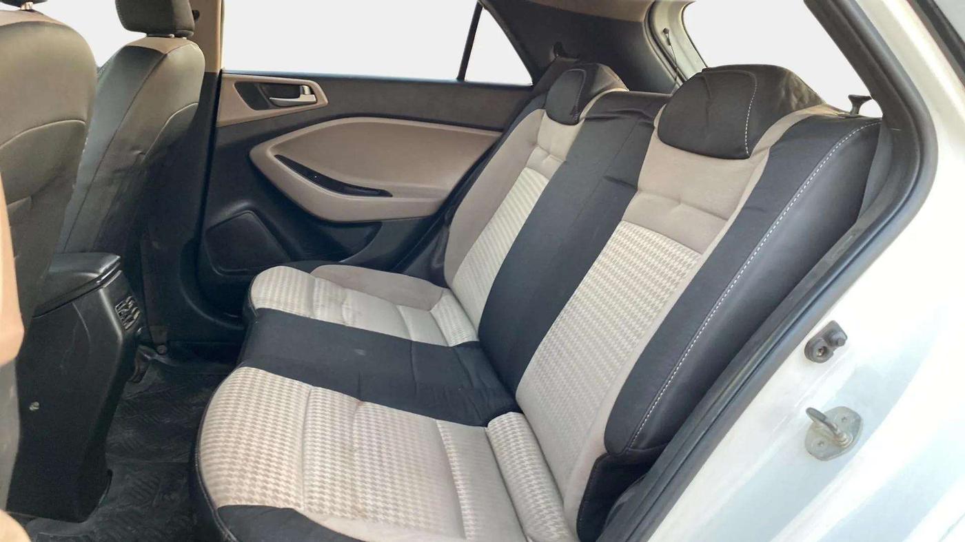 2019 Hyundai Elite i20 SPORTZ PLUS 1.4 CRDI, Diesel, Manual, 91,106 km, Right Side Rear Door Cabin