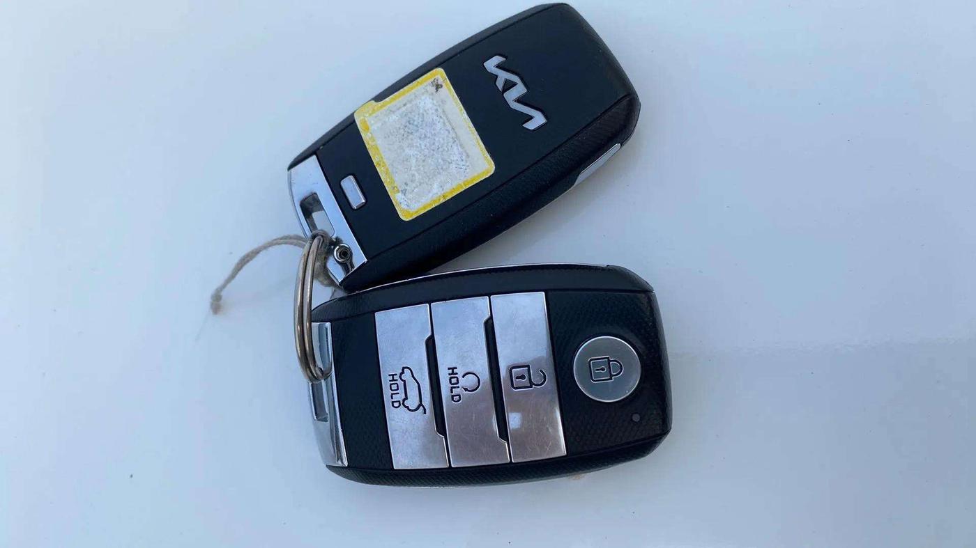 2022 KIA SONET HTX 1.5, Diesel, Manual, 29,443 km, Key Close Up
