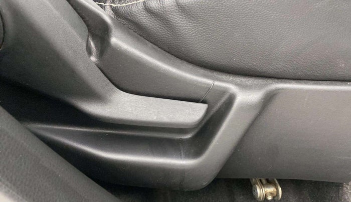 2019 Maruti New Wagon-R VXI 1.0, Petrol, Manual, 27,808 km, Driver Side Adjustment Panel