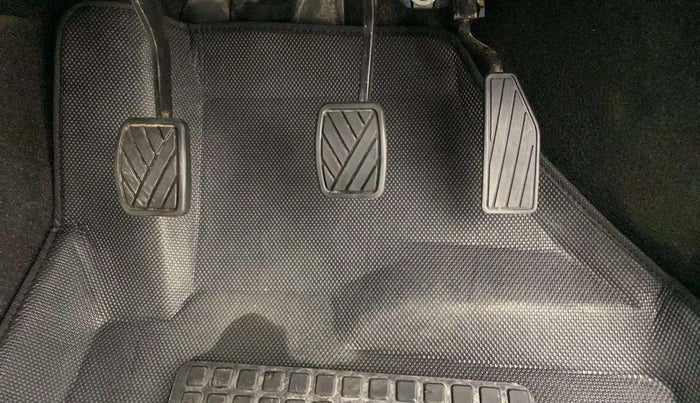 2019 Maruti New Wagon-R VXI 1.0, Petrol, Manual, 27,808 km, Pedals