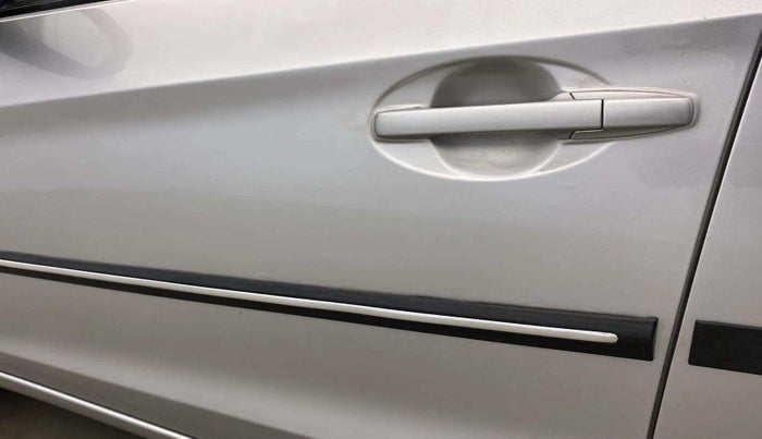 2017 Honda Amaze 1.2L I-VTEC S, CNG, Manual, 77,275 km, Front passenger door - Minor scratches