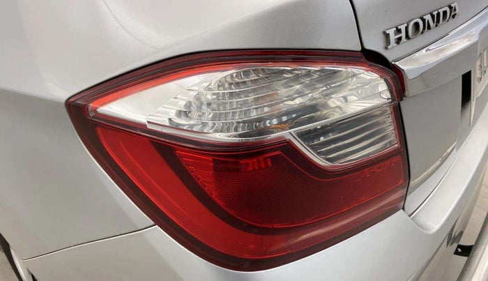 2017 Honda Amaze 1.2L I-VTEC S, CNG, Manual, 77,275 km, Left tail light - Minor scratches