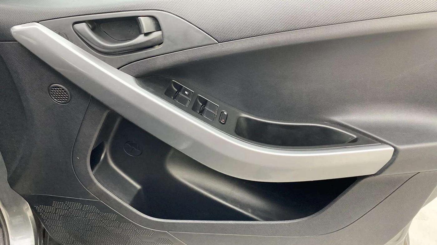 2022 Tata NEXON XMA PETROL, Petrol, Automatic, 32,050 km, Driver Side Door Panels Control