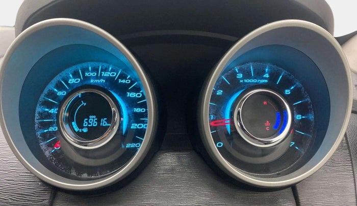 2017 Mahindra XUV500 W10, Diesel, Manual, 69,568 km, Odometer Image