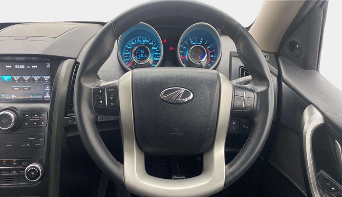 2017 Mahindra XUV500 W10, Diesel, Manual, 69,568 km, Steering Wheel Close Up