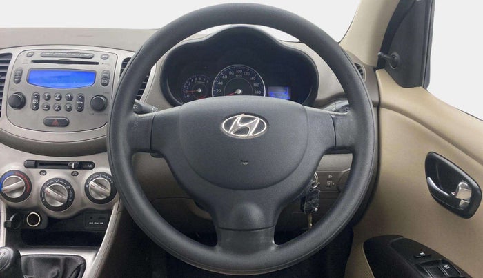 2015 Hyundai i10 SPORTZ 1.1, Petrol, Manual, 67,072 km, Steering Wheel Close Up