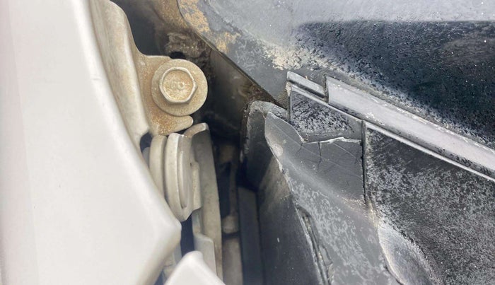 2015 Hyundai i10 SPORTZ 1.1, Petrol, Manual, 67,072 km, Bonnet (hood) - Cowl vent panel has minor damage