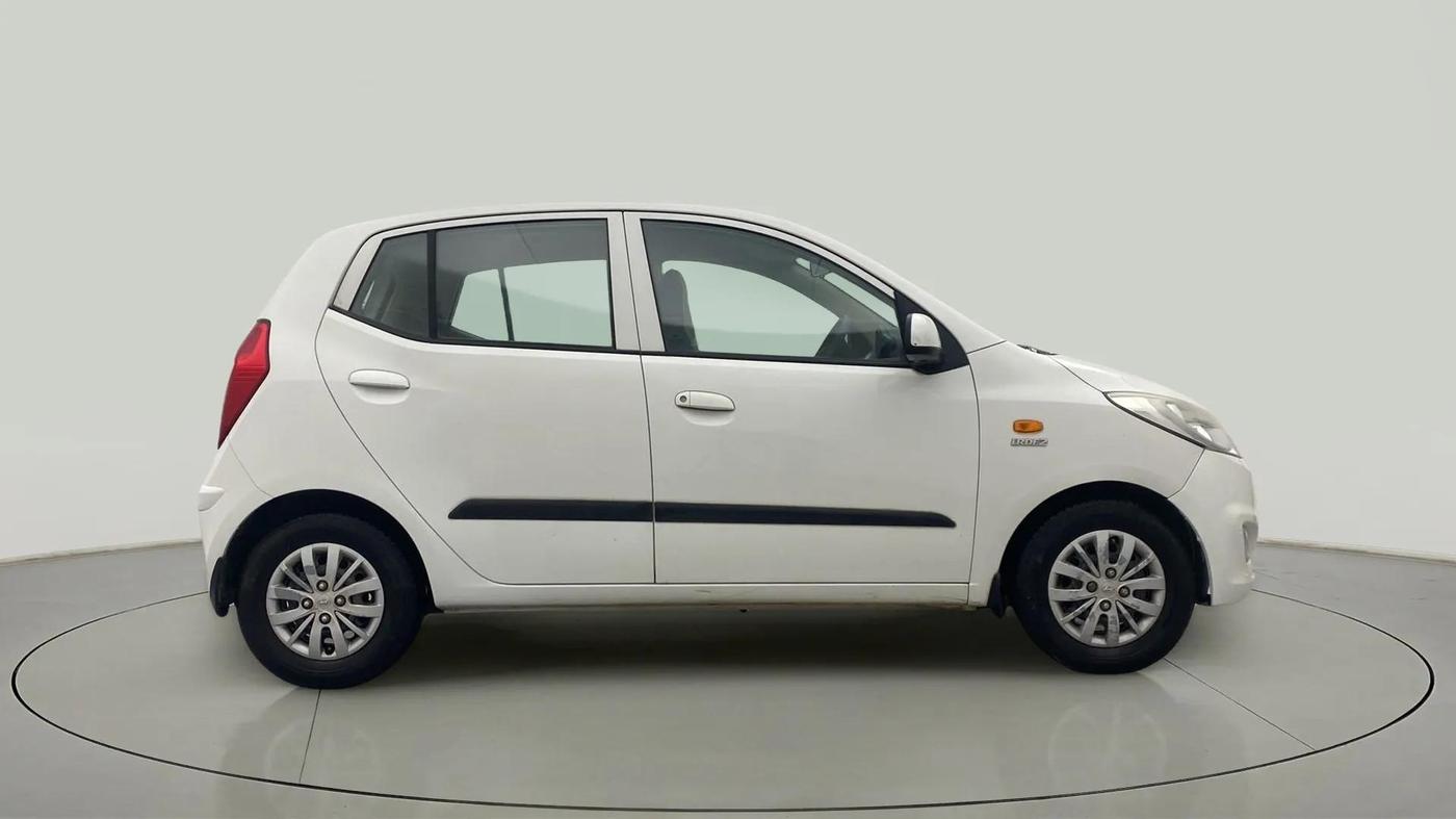 2015 Hyundai i10 SPORTZ 1.1, Petrol, Manual, 67,072 km, Right Side View