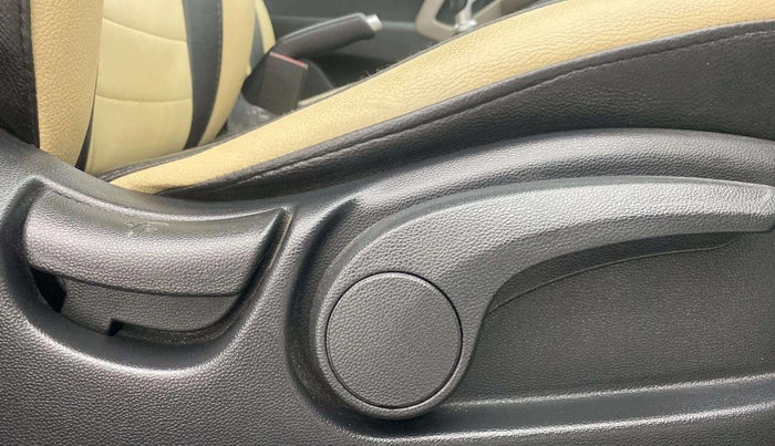 2017 Hyundai Creta SX PLUS 1.6 PETROL, Petrol, Manual, 34,675 km, Driver Side Adjustment Panel