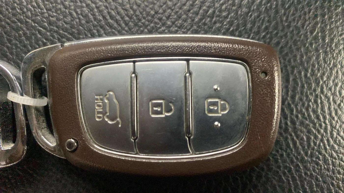 2017 Hyundai Creta SX PLUS 1.6 PETROL, Petrol, Manual, 34,675 km, Key Close Up