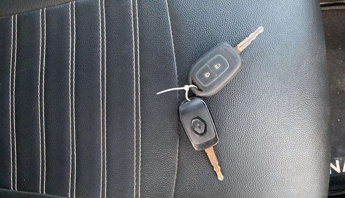 2019 Renault TRIBER RXT, Petrol, Manual, 28,805 km, Key Close Up