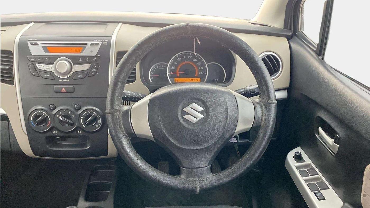 2016 Maruti Wagon R 1.0 VXI, Petrol, Manual, 40,982 km, Steering Wheel Close Up