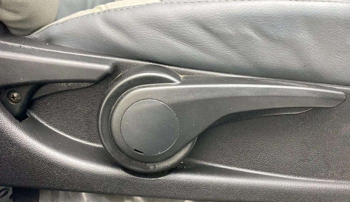 2019 Tata NEXON XZA PLUS DIESEL DUAL TONE, Diesel, Automatic, 75,513 km, Driver Side Adjustment Panel