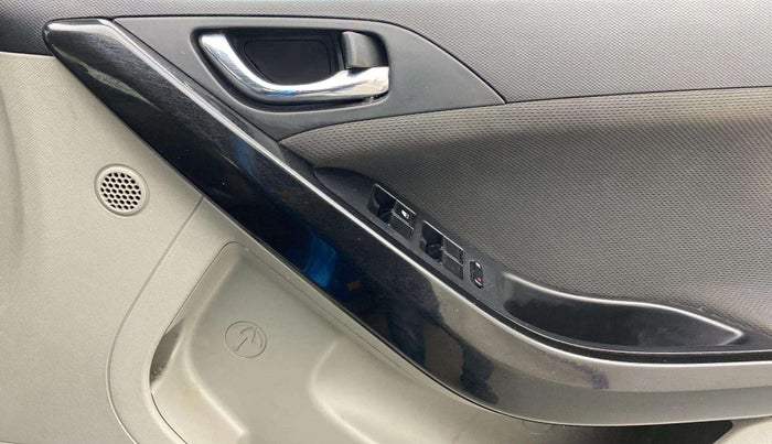 2019 Tata NEXON XZA PLUS DIESEL DUAL TONE, Diesel, Automatic, 75,513 km, Driver Side Door Panels Control