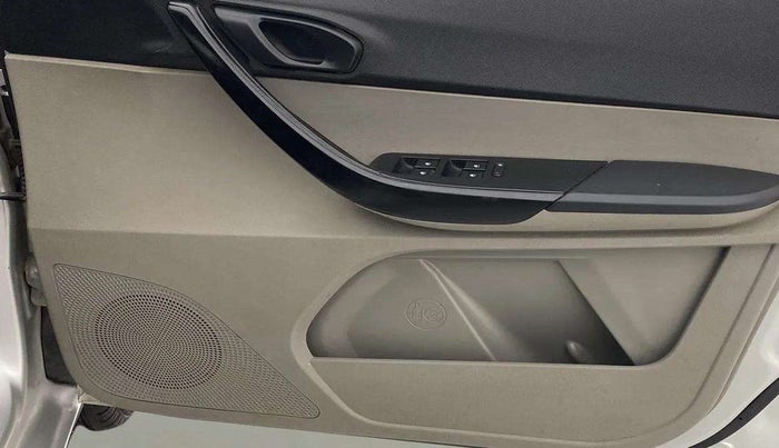 2017 Tata Tiago XT PETROL, CNG, Manual, 58,565 km, Driver Side Door Panels Control